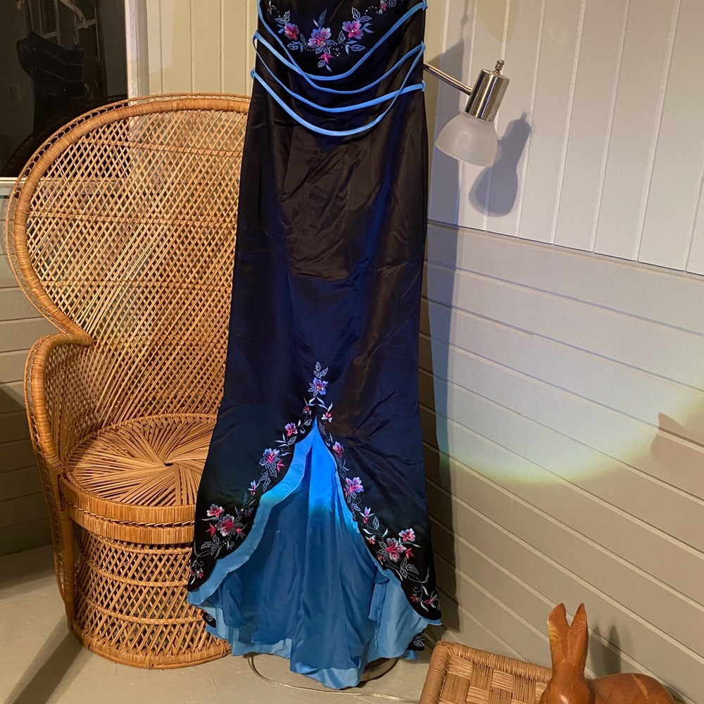 Vintage Beyond formal dress new without tag